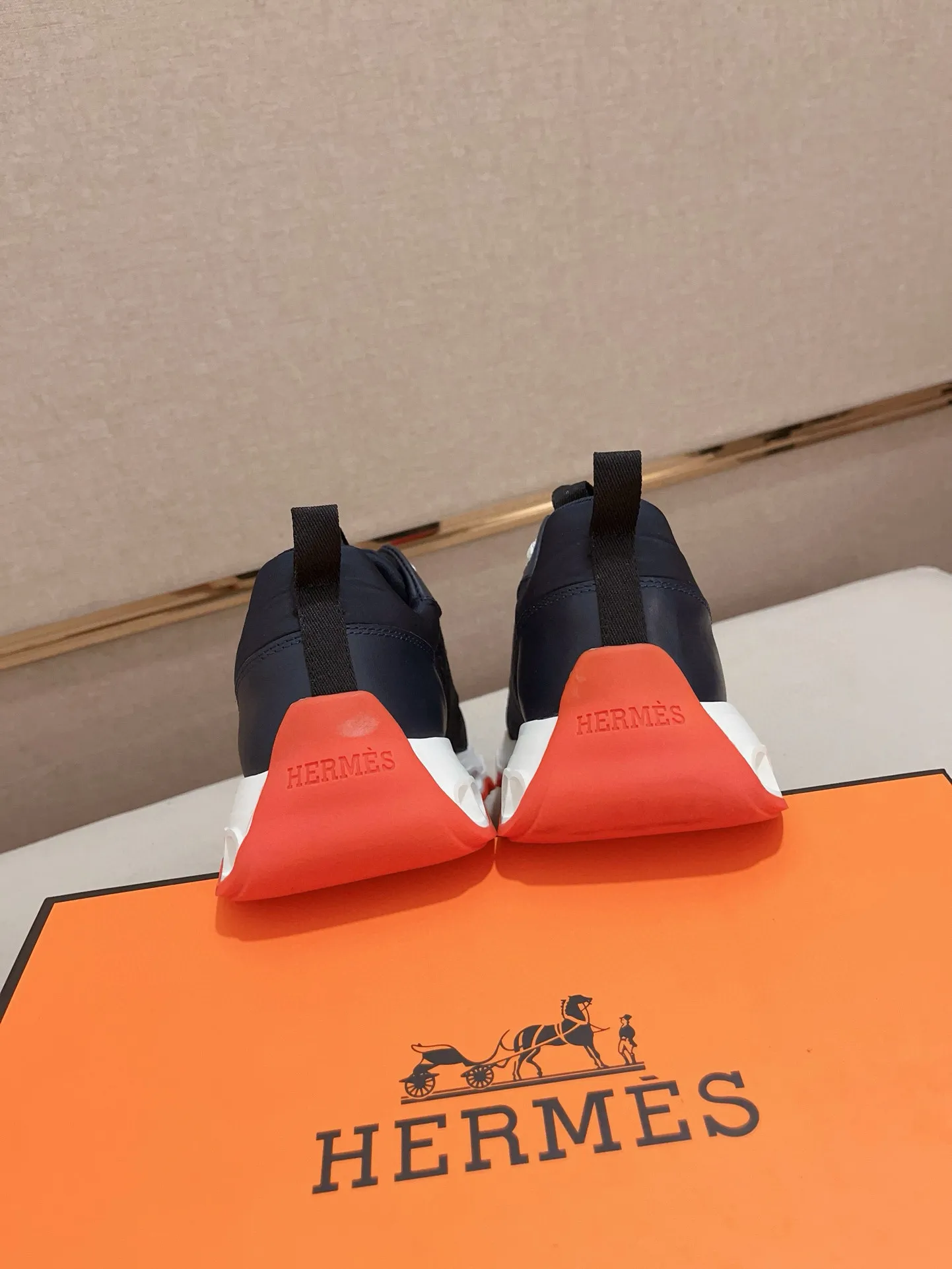 Factory price: 460💰《HERMES》【Classic Original Version】Hermès; Top 🔝 Purchasing Agency 🔍🔍 Men's latest 🇺🇸 counters are on sale simultaneously, original imported from Italy ▲▲First-layer cowhide ▲▲ (high-end, extravagance and class) times) Exquisite workmanship (Italian 🇮🇹Imported water-dyed 🐂cowhide lining) sole: Original sole provided by the original factory, ⚠️exclusive double-layer activity·TPR·rubber·combined molded outsole; super comfortable·wear-resistant·non-slip·environmental protection The real thing is more beautiful if you take the real thing (high quality, follow the order), you can enter and exit the counter at will * Number of yards: 38·39·40·41·42·43·44# (can be customized 45.)